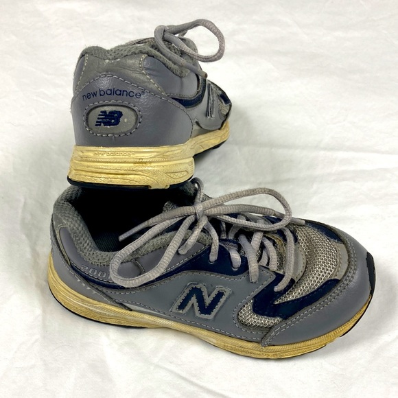 New balance boys gray lace up sneakers elite edition size 10 - Picture 2 of 3